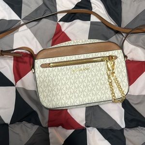 Michael kors tan purse never used